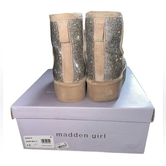Madden Girl Silver Boots. Size 7 1/2. - Picture 5 of 14